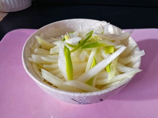 5、#炒饭秀#_韩式炒饭,圆葱切丝