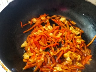 13、#炒饭秀#_韩式炒饭,加海鲜酱油和一点点盐翻炒