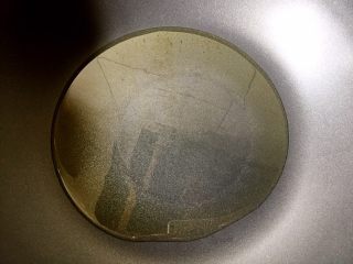 8、快手香肠炒意面,热锅倒油烧至八成热。