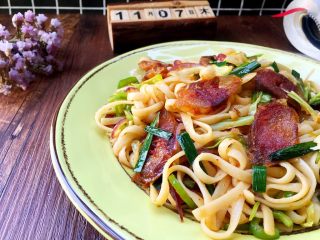 15、快手香肠炒意面,好吃!