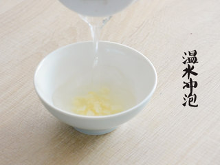 5、萝卜蜂蜜水,每次取1-2勺，温水冲泡。当白开水饮用。