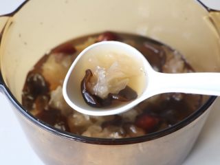 11、美容养颜瘦身汤羹,直到汤变得粘稠即可；