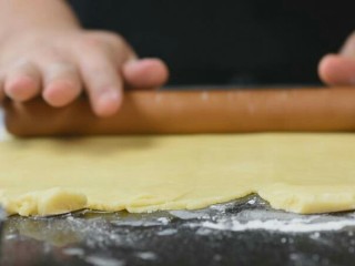 7、香甜南瓜派,碾压擀薄至3厘米