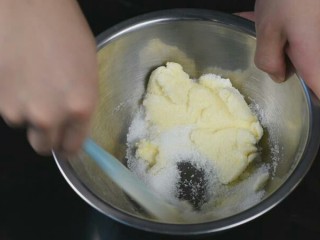 11、香甜南瓜派,奶酪50克糖50克搅拌均匀，加入肉桂粉1克