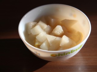 11、冰糖雪梨,盛碗中