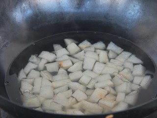 10、冰糖雪梨,了煮15分钟左右，梨有点软了就可以