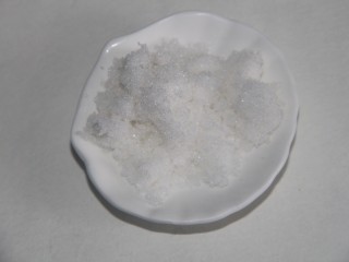 5、冰糖雪梨百合枸杞汤,30g白糖