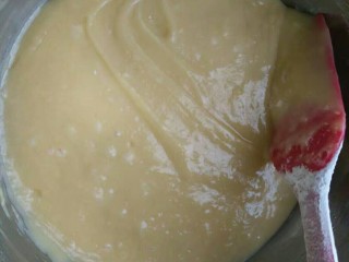 8、红枣马芬蛋糕,搅拌成无颗粒状。