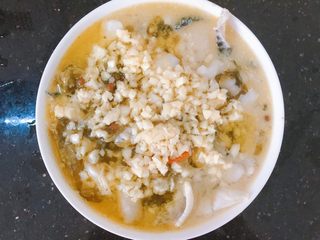 18、酸菜鱼,将油倒在蒜末上，会听到滋的一声，蒜香扑鼻