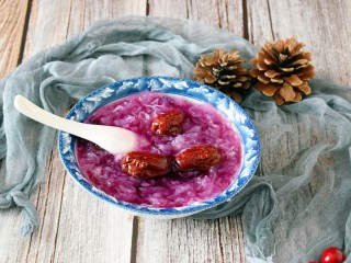 13、紫薯红枣银耳汤（电饭煲版）,颜色很漂亮哦！