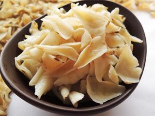 3、清肺养颜健脾和胃羹,百合干泡水一小时备用