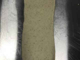 7、梦幻芝士软欧,擀开