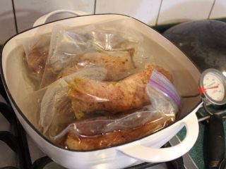 8、在家也可以轻松舒肥,Sous Vide的好处除了质量稳定、好吃外，可以同时煮上几道不同风味的料理。