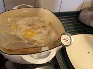 13、在家也可以轻松舒肥,不同的食材需要不同的温度和时间来进行处理。不断的尝试和经验的累积是很重要，但是参考一些前辈的食谱经验也是可以事半功倍，大家一起来舒肥吧！