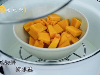 2、冬日暖心菜   牛奶燕麦南瓜糊,南瓜切成小块，蒸熟蒸软，约需要15分钟