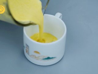 5、冬日暖心菜   牛奶燕麦南瓜糊,搅拌结束后，即可倒出
