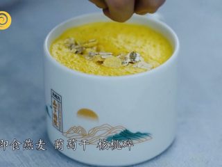 6、冬日暖心菜   牛奶燕麦南瓜糊,撒上些许即食燕麦、葡萄干和核桃，美美的牛奶燕麦南瓜糊就可以享用了