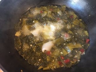 9、家庭版酸菜鱼,下入鱼片