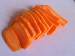 16、家庭改良版牛肉夹馍,胡萝卜切厚片