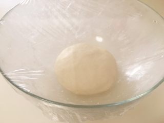 4、迷你葱油饼,盖上保鲜膜，醒发20分钟