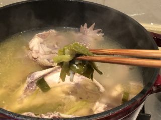 18、一锅两吃-白斩老鸡,煮过的葱段可留可弃