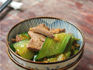 12、黄瓜炒猪肝,咸鲜嫩滑的猪肝出锅了，猪肝一定要趁热吃哦。