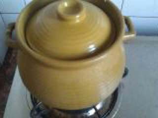 10、椰子鸡汤,开大火煲开10分钟，然后转小火煲2小时。