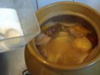 11、椰子鸡汤,煲好后，可以放入适量的食用盐调味，不放也很清甜好喝的哦。