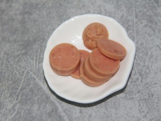 3、深夜食堂~年糕辣酱芝士方便面,火腿肠几片