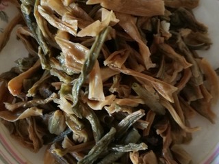 2、干豆角炒肉,泡2小时沥干水份