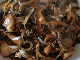 9、干豆角炒肉,炒好盛出