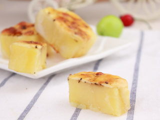 4、芝士土豆，聚餐必备美食,浓厚的芝士味道搭配上新鲜的土豆，这个味道绝配！