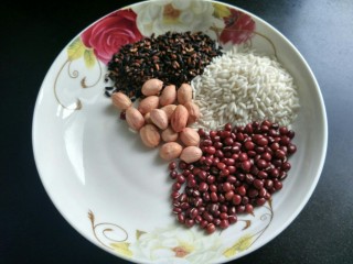 5、养气补血八宝粥,红豆两勺。