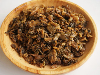 7、烧白,然后放入少量猪油炒香出锅装入盘内待用