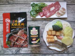 1、自制家庭串串火锅,准备食材