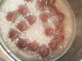 10、酒酿小汤圆,顺时针搅拌煮开就OK了