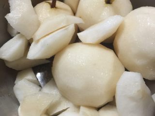 1、农家黄花梨果酱,黄花梨去皮去芯