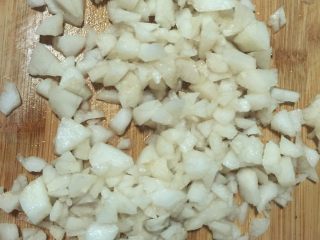 2、农家黄花梨果酱,梨一半剁丁