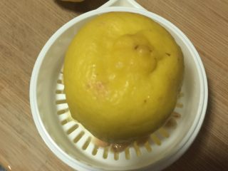 4、农家黄花梨果酱,柠檬取汁