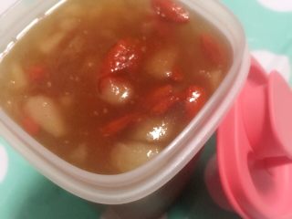 11、农家黄花梨果酱,冷切，盛入瓶中。放入冰箱。想啥时候吃，就啥时候享用。