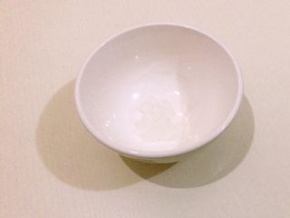 7、雪梨????百香果酱,准备一些冰糖，因为家里的冰糖用完了，所以就只剩了一点点，所以最后又加了一些白砂糖