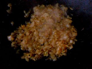 9、雪梨????百香果酱,小火慢慢熬，一定要注意粘锅