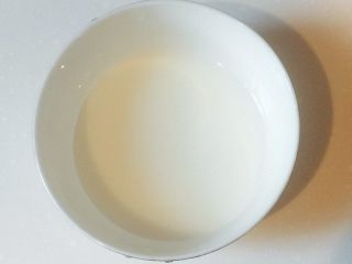 11、赶走亚健康——上汤娃娃菜,在煮娃娃菜的期间，我们可以用淀粉调个芡汁，不要太厚；