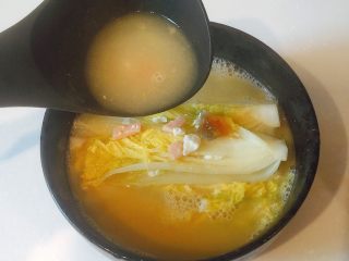 13、赶走亚健康——上汤娃娃菜,将煮好的汤汁淋在娃娃菜上；