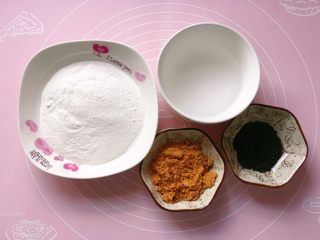 1、红糖麻糍,准备好所需食材