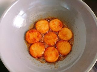 10、红糖麻糍,收汁时可以晃动平底锅，以防面团粘锅