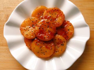 12、红糖麻糍,最后撒上熟黑芝麻