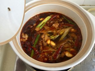 23、山药胡萝卜牛肉煲,大火烧开，转小火煲半个小时