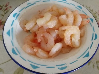 1、家庭版&肉三鲜混沌,虾仁洗净去虾线备用