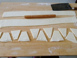 22、家庭版&肉三鲜混沌,切成均匀的形状（如图）